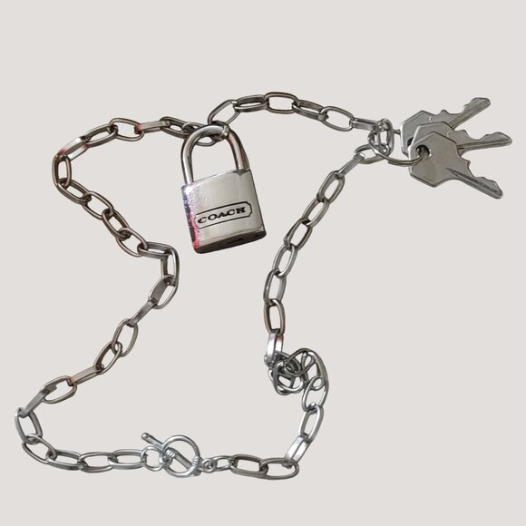 Coach Necklace Padlock Pendant Keys Silver Tone Chain Paperclip 18 Inch Luggage - Picture 1 of 9